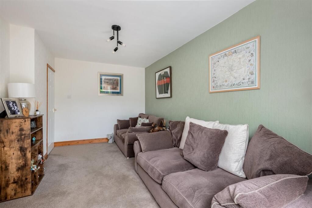 26 Elm Crescent-1682-3.jpg