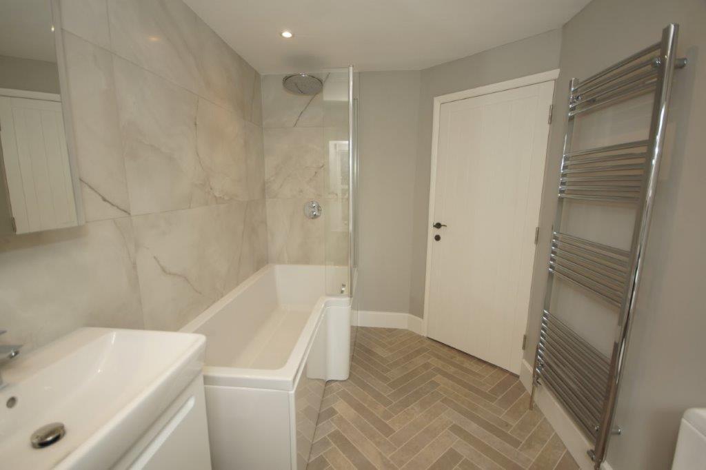 Hawkins Cottage -Bathroom.jpg