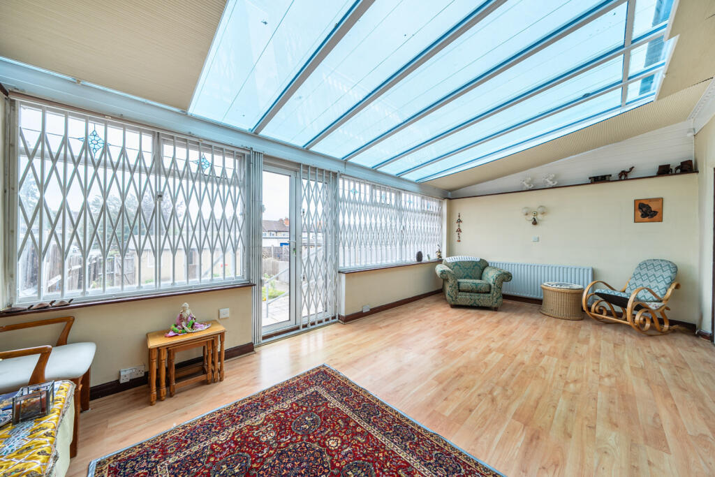 1369028-5-68ef6ba...