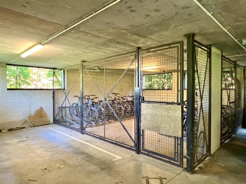 Burnbrae Park, Edinburgh