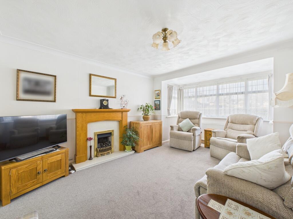 CAM04825G0-PR0006-STILL013