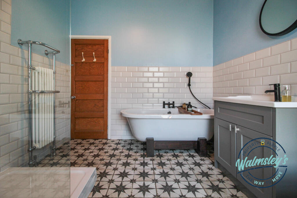 Four pirce bathroom
