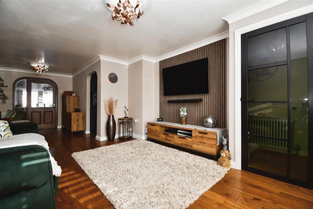 Lounge / dining room