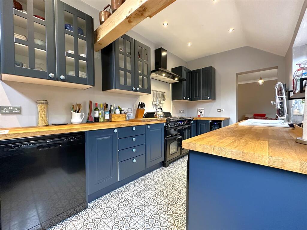 Stylish Contemporary Kitchen 220