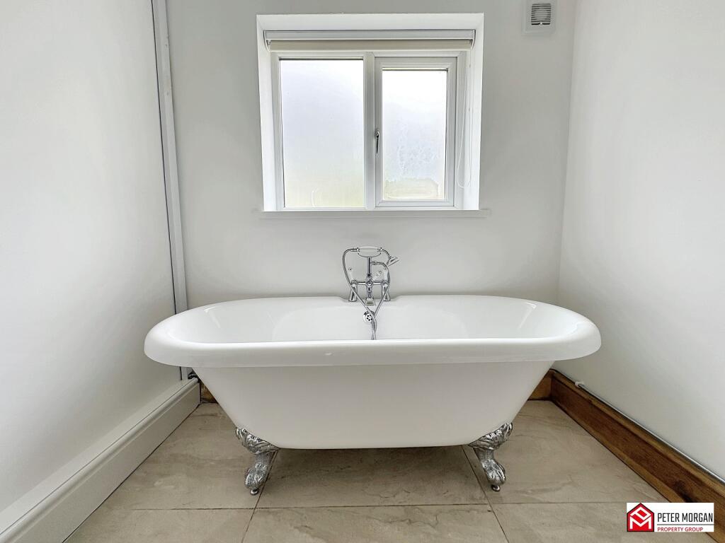 Family Bath &amp; Shower Room