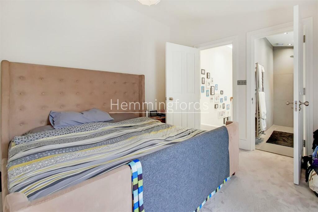 3_Main Bedroom-0.jpg