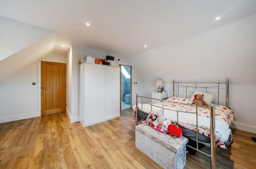 1383343-11-692dcc...