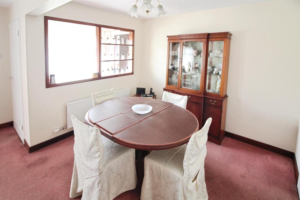 Lounge/Dining Room