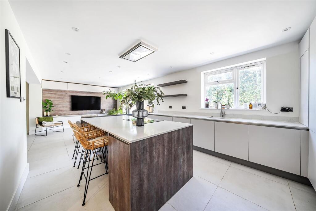 Open Plan Kitchen/Diner/Morning Room: