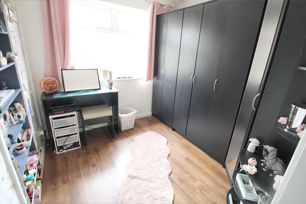 bedroom 5.jpg
