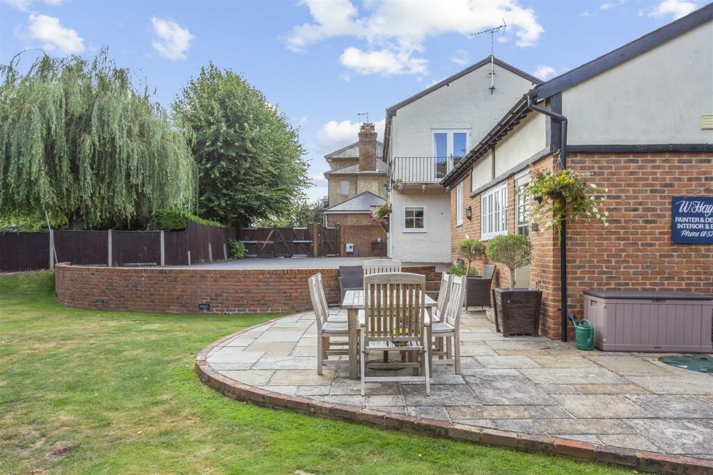 77240_Bentley Lodge 10 Egham Hill(5).jpg