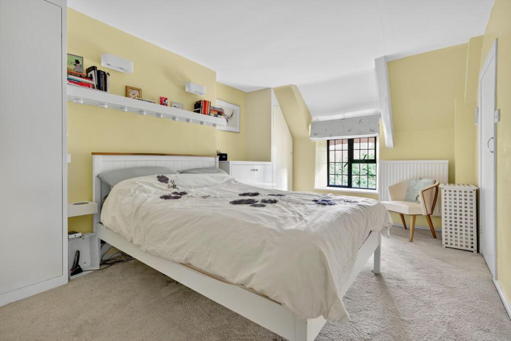 PRINCIPAL BEDROOM.jpg