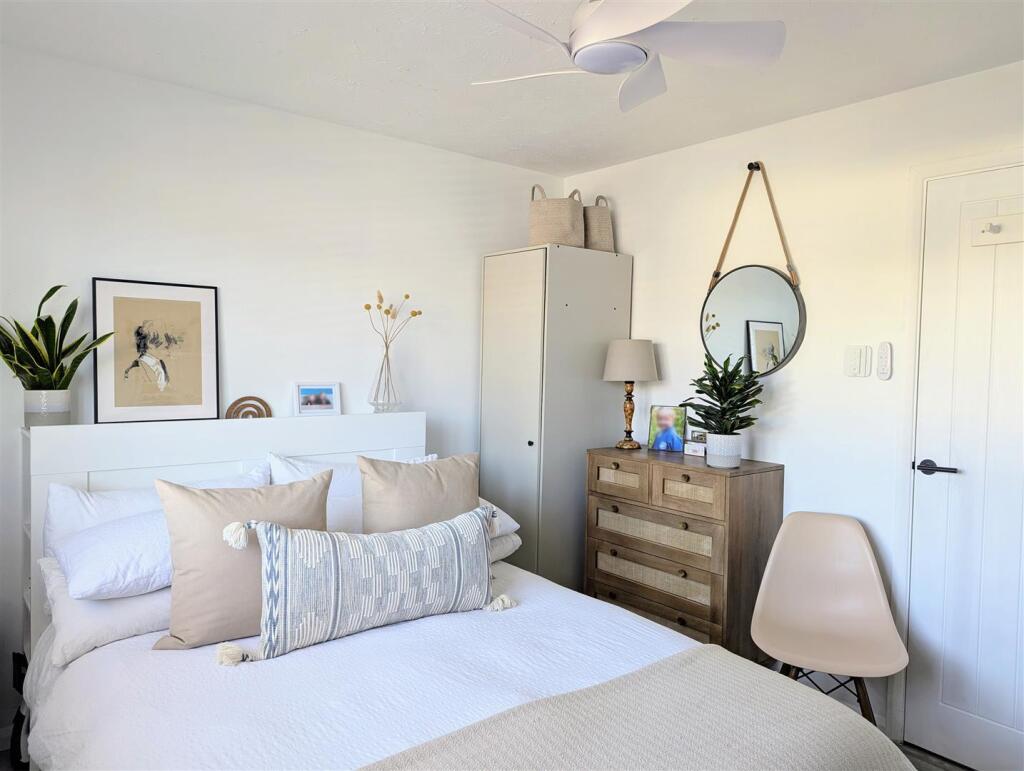 bed1.jpg