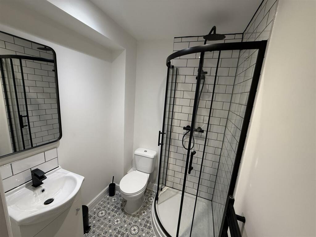 S1 bathroomJPG.JPG