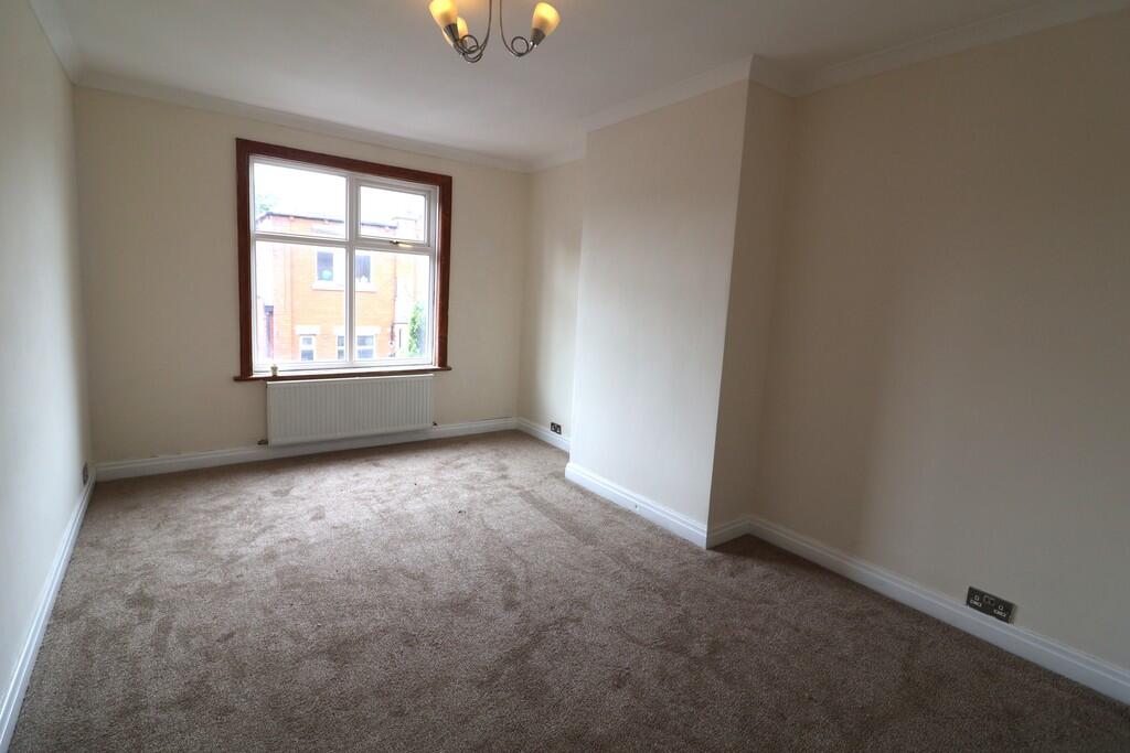 FRONT RIGHT BEDRO...