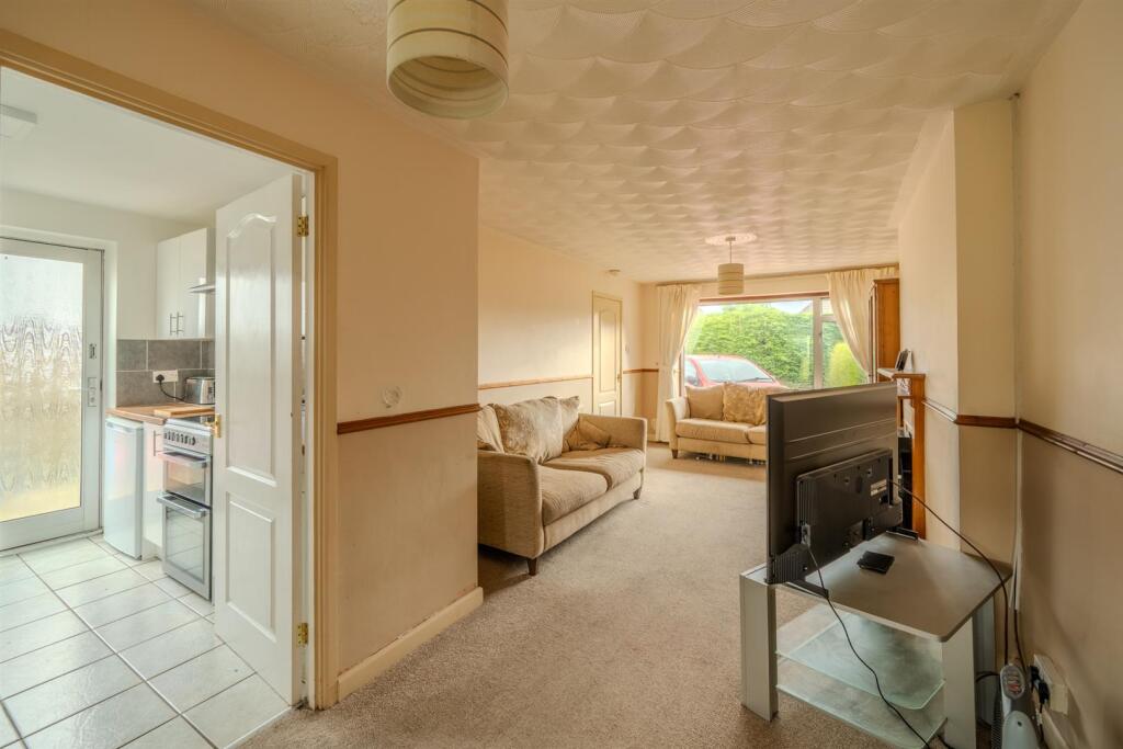 12 Trostrey Close-15.jpg