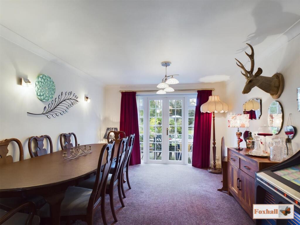 Sitting Room/Dining Room