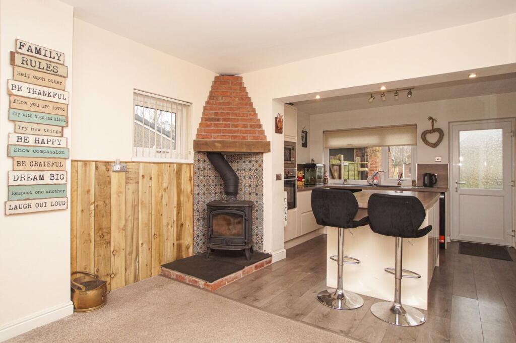 Lounge/Dining Kitchen