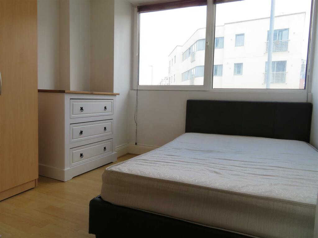 9 Kings House Bed2.JPG