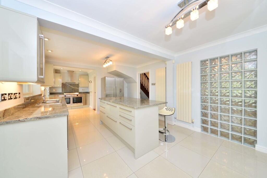 3 Deeley Close - ...