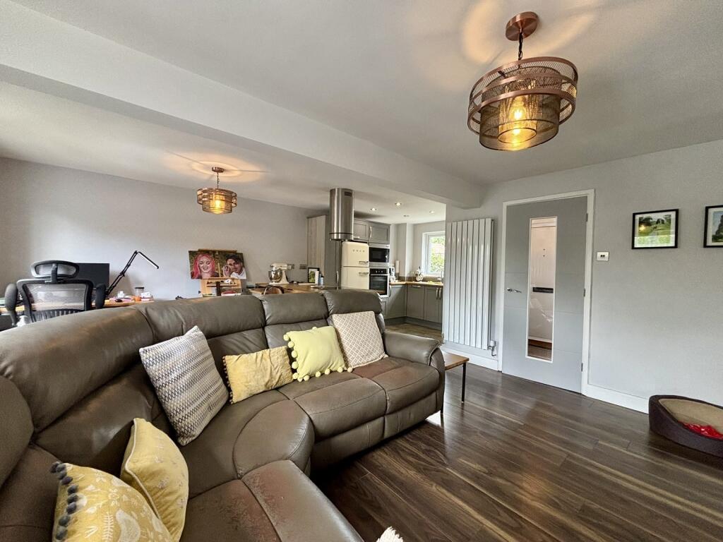 Sitting Room / Dining Room