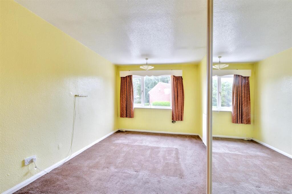 Bedroom 1_1.jpeg