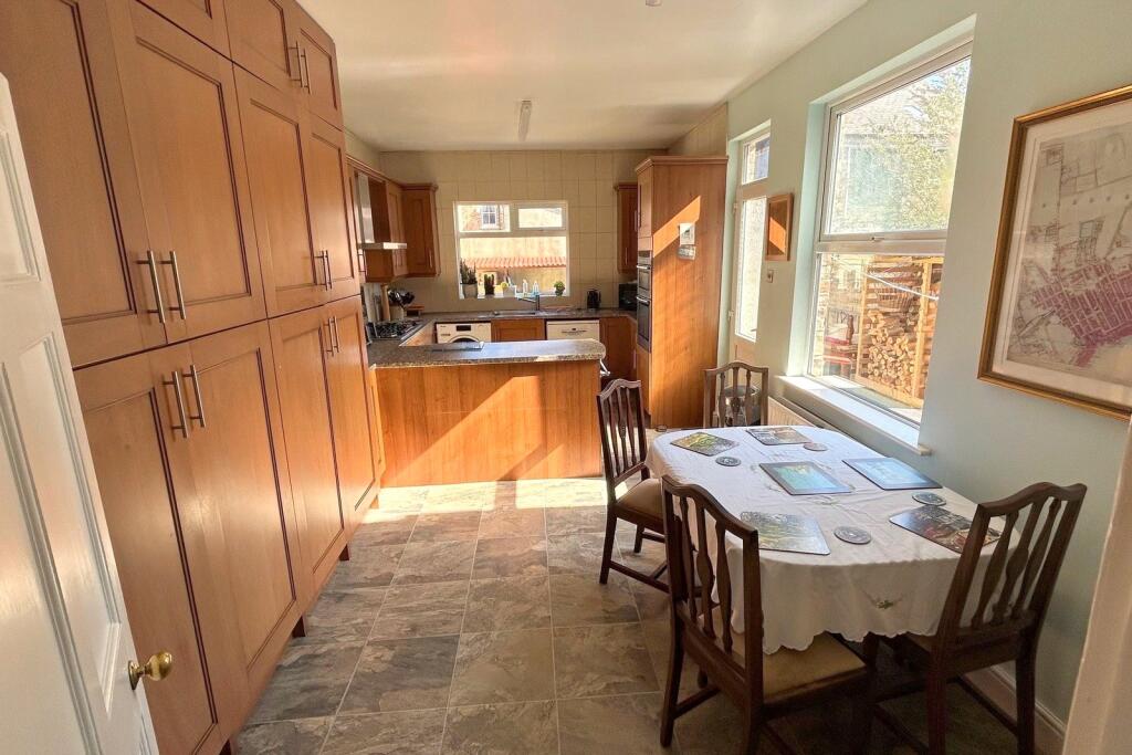 Breakfasting Kitchen