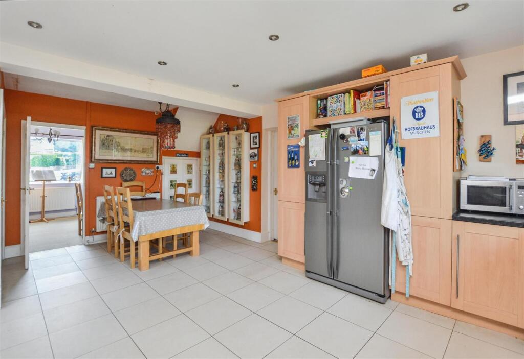 Living Kitchen/Dining Room