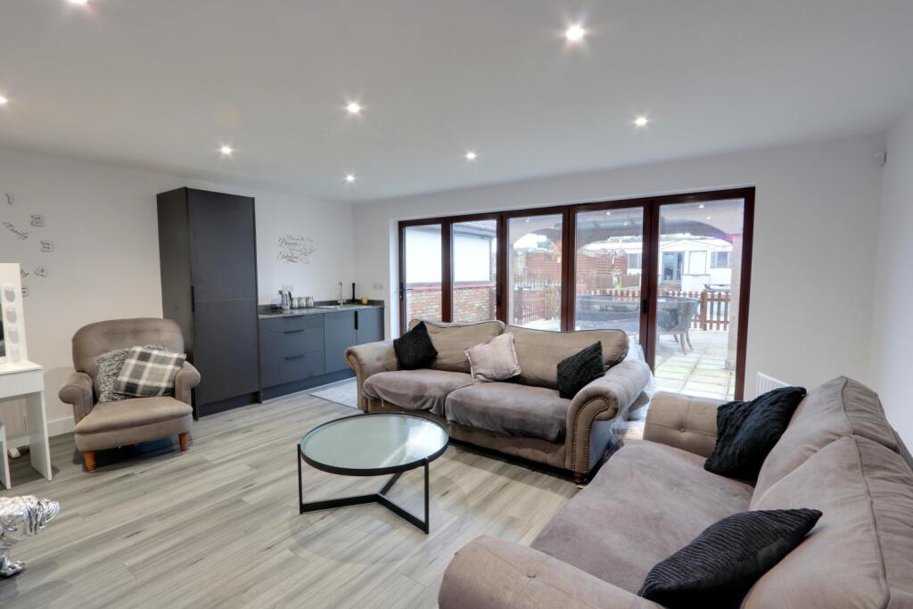 Garage Room 1 (2)