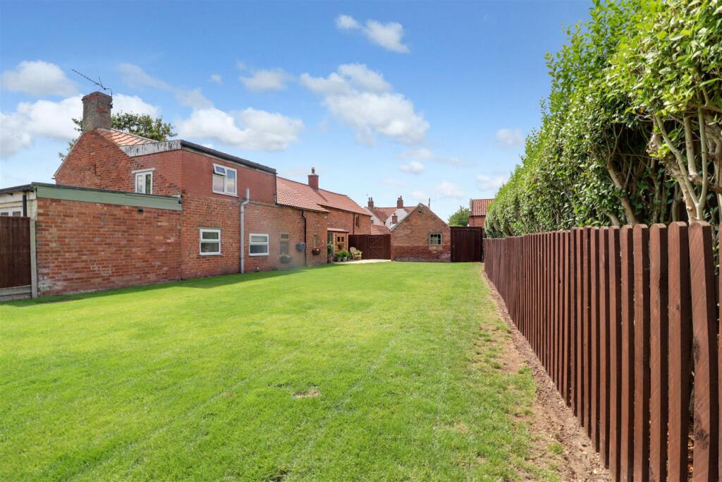 Outside - Front Garden