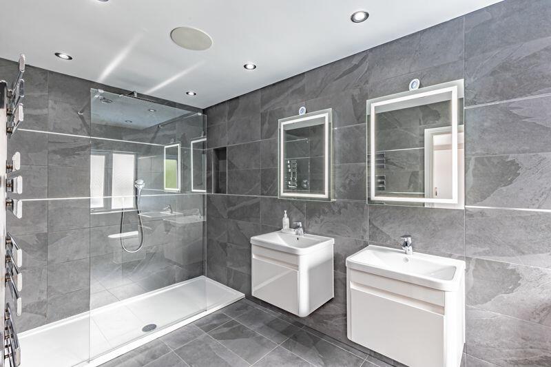 Master Ensuite