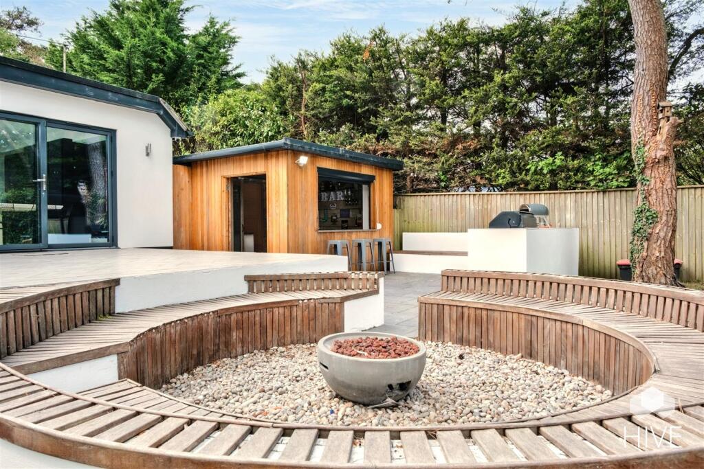 Entertaining Area With Fire Pit