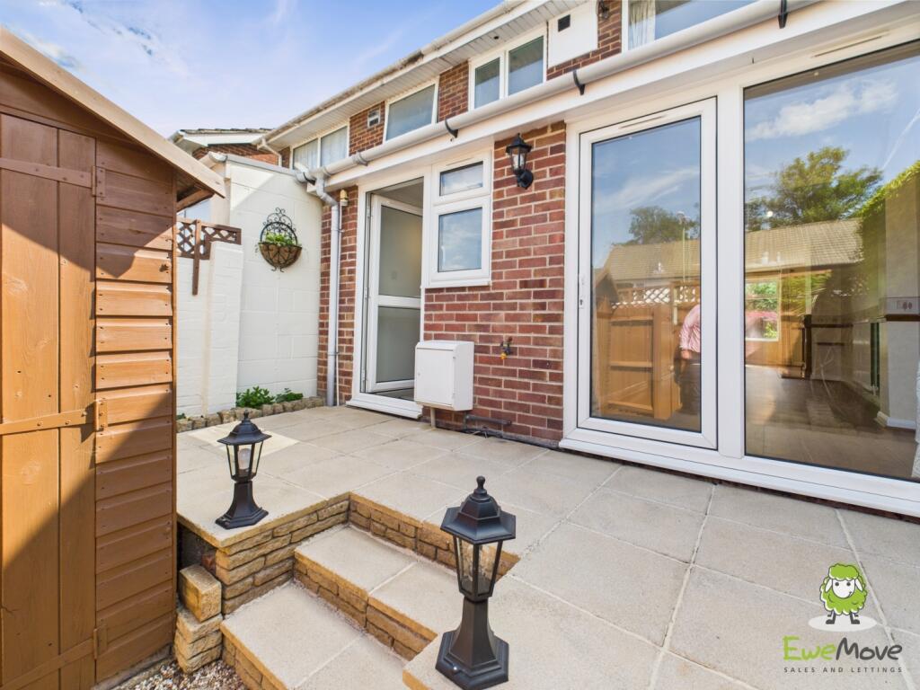 EweMove Basingstoke Estate Agents 22 Fabian Close