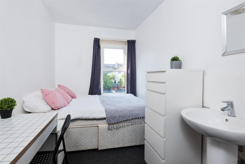 10 St Peters Terrace-8.jpg