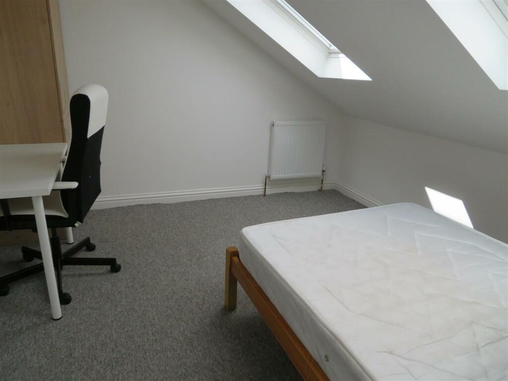 35 Lawson Bed6.JPG
