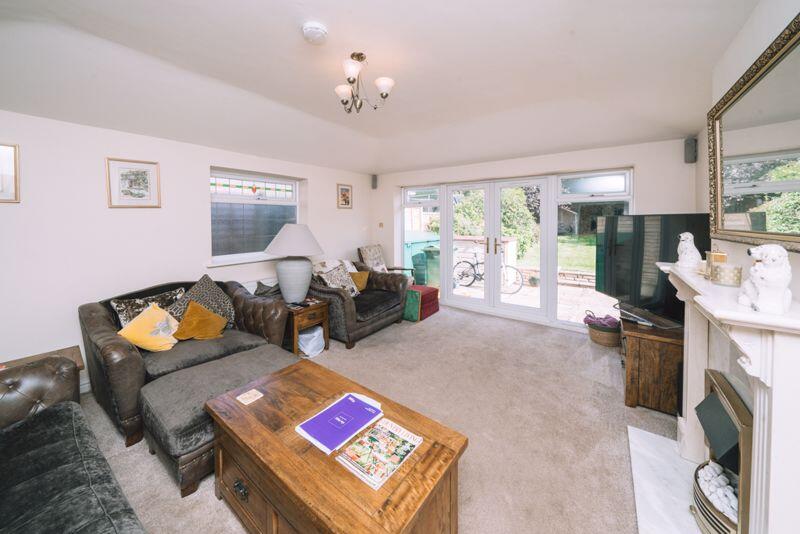 EXTENDED LOUNGE