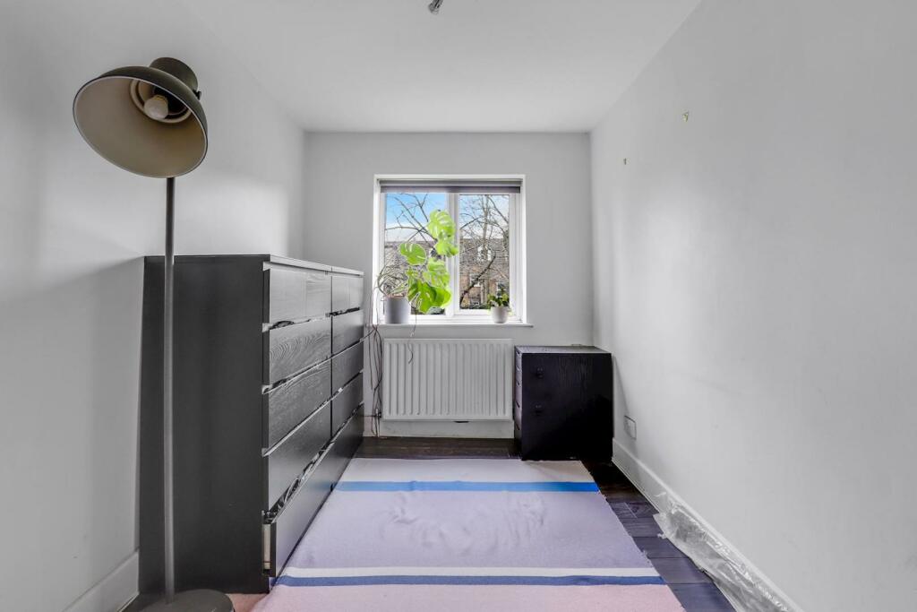 13-5300JHPropWpen - 2 Capel Court - 37-medium.jpg