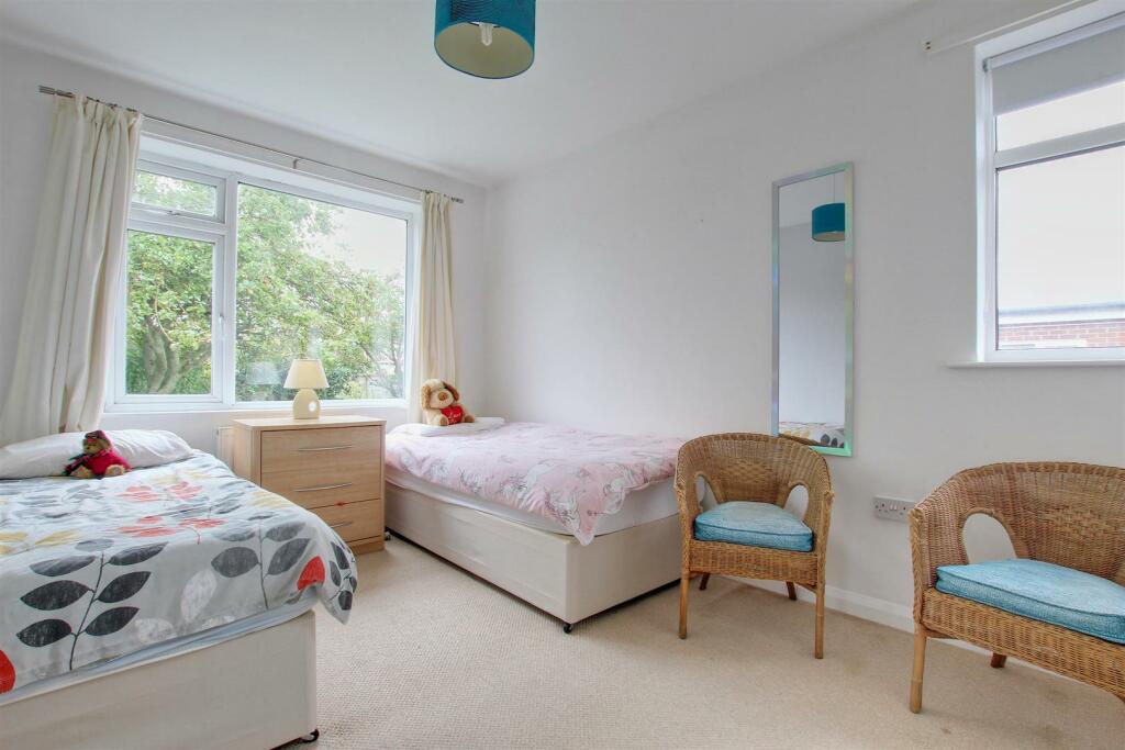 BEDROOM 2 (REAR)
