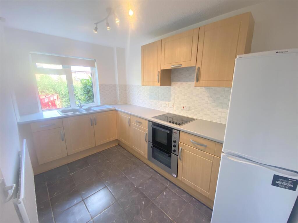 cussons close 6 kitchen-001.jpg