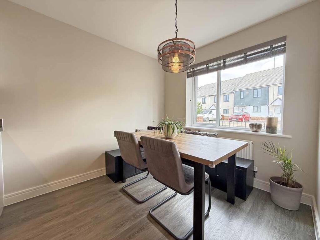 Ivy Drive 27 - Dining Area 2.jpg