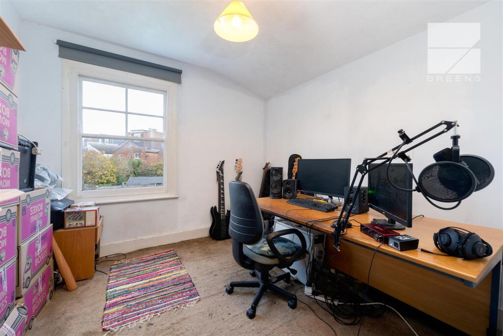 8 Connaught Road_0012.jpg