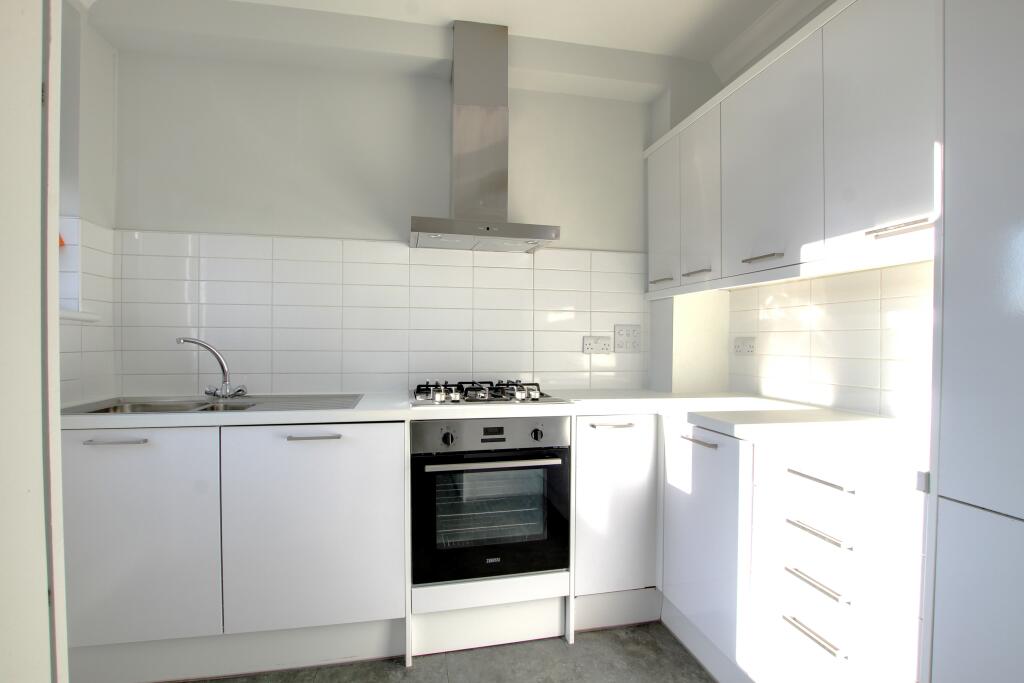 5 KITCHEN 1.jpg
