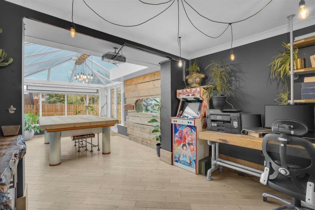 ORANGERY/CONSERVATORY