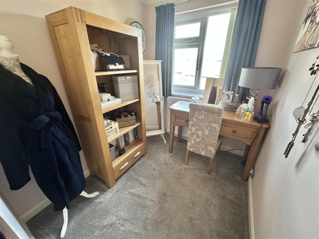 Bramleys Estate Agents - Kings Lea - Liversedge (8