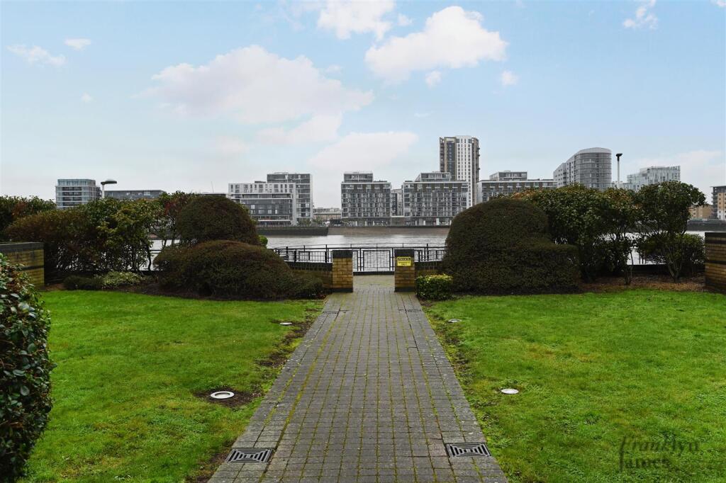 St-Davids-Square (10).JPG