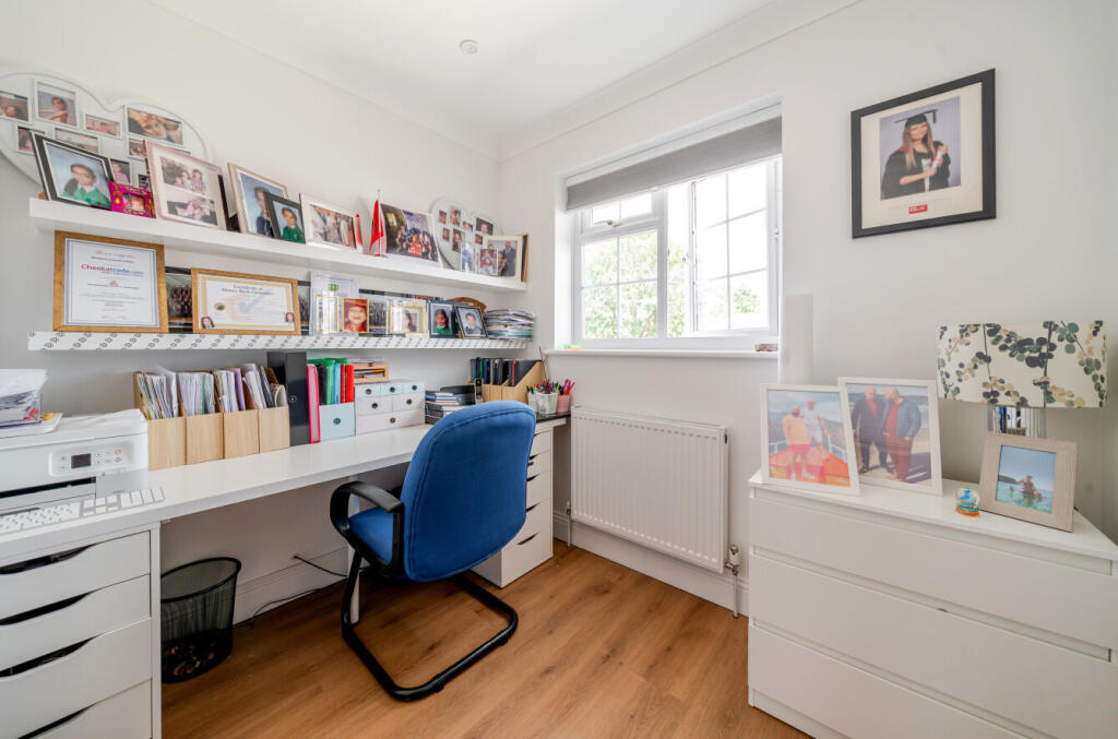 1330305-9-688b37f...