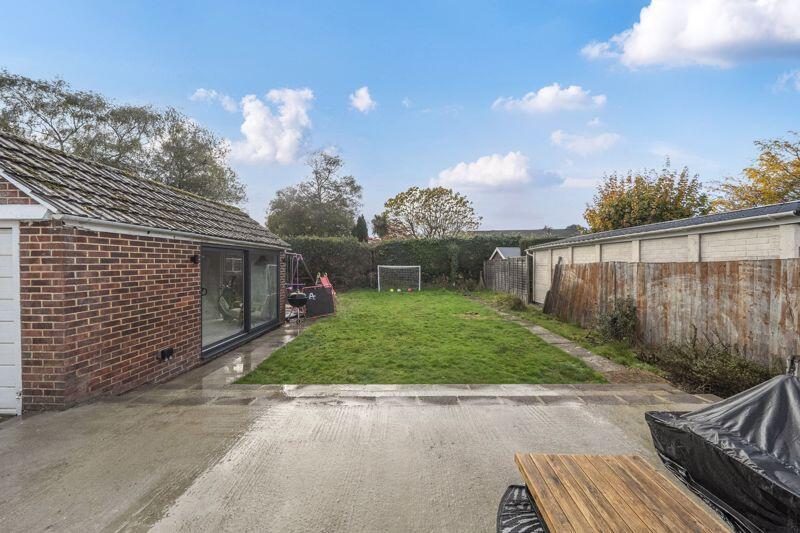 Garden with Home Office 