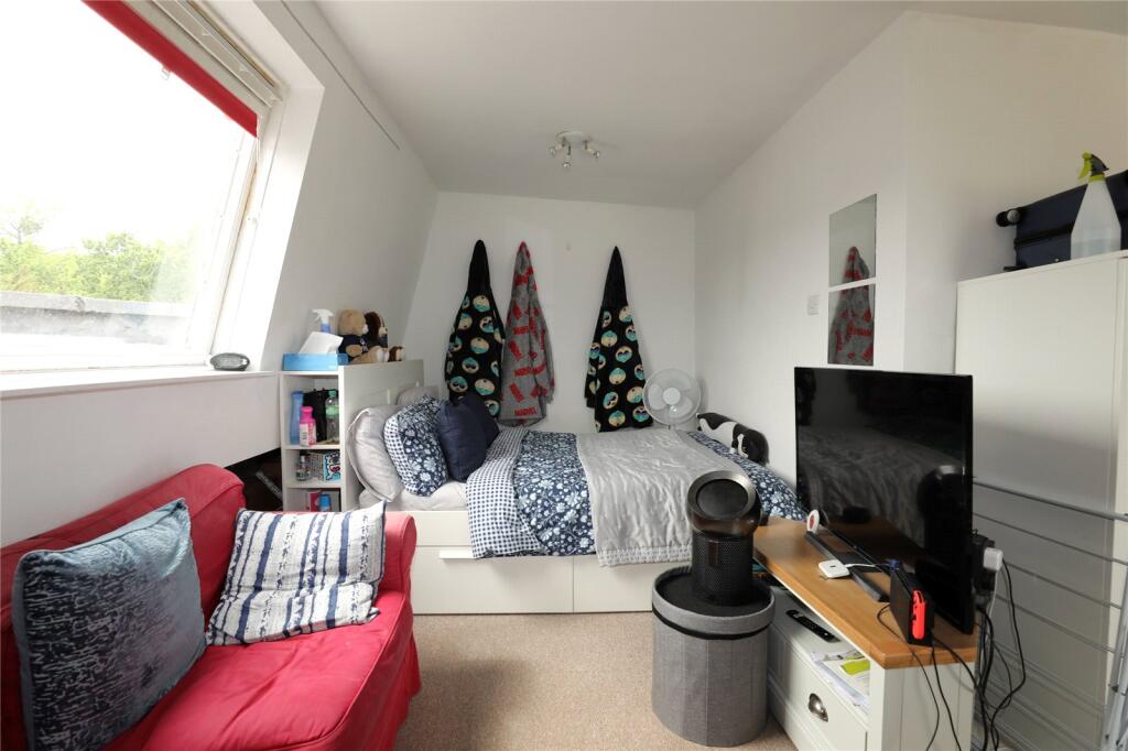 Living/Bedroom Area