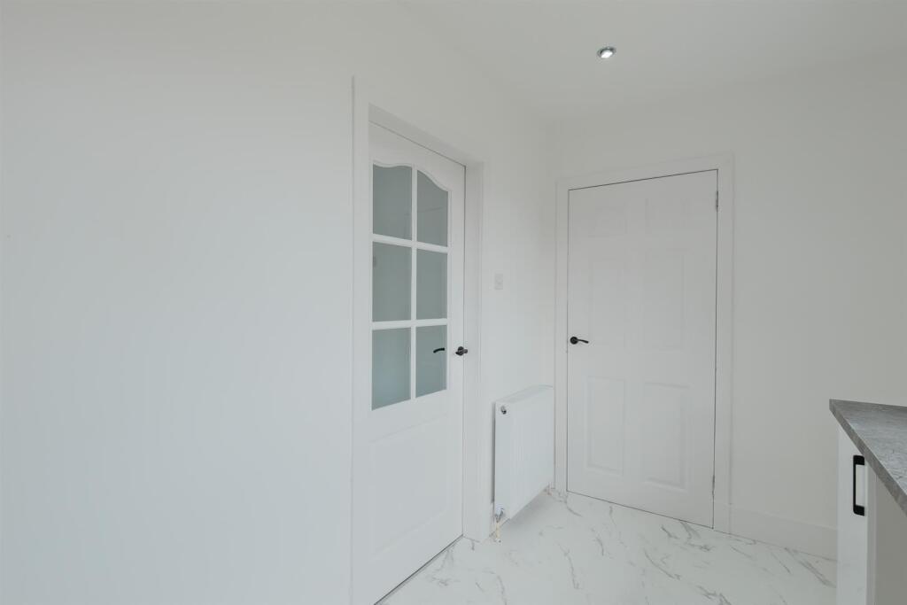 025-1 Innellin Crescent, Shotts ML4 4DB.jpg