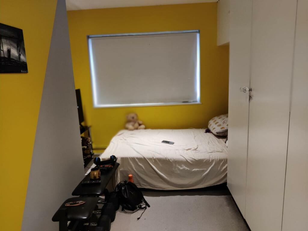 Flat 2, 179 Buttcourt Bedroom main.jpg